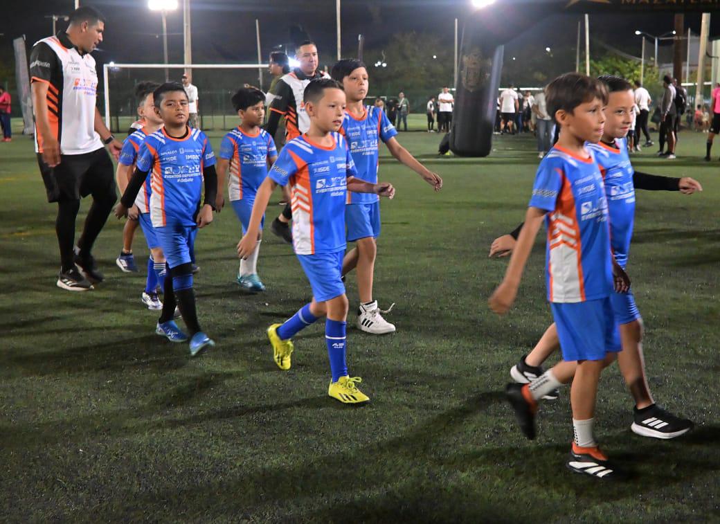 $!¡Encienden las emociones! Inauguran torneos estatales de futbol en Mazatlán