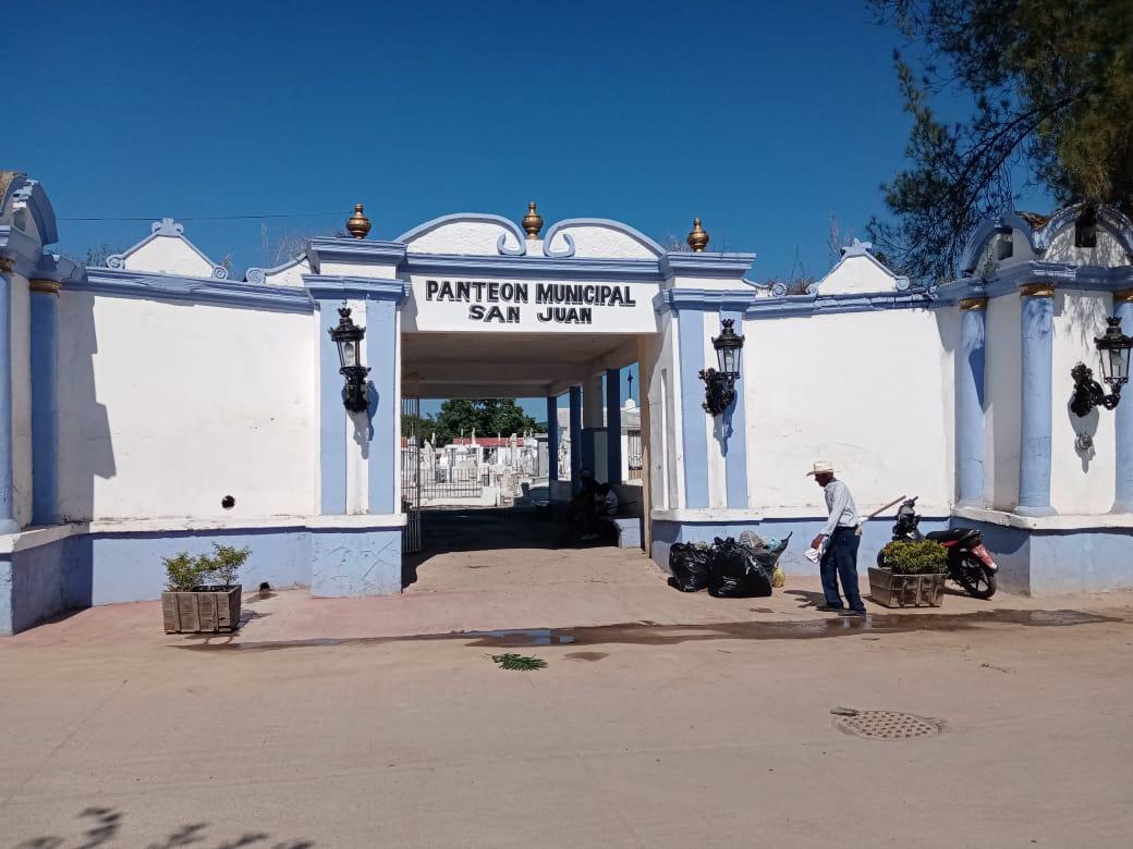 $!Tranquilo, Día de los Angelitos en el panteón municipal de Rosario