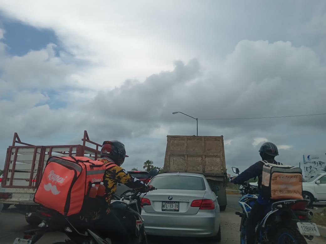 $!Vive Mazatlán momentos de caos vial en la zona turística