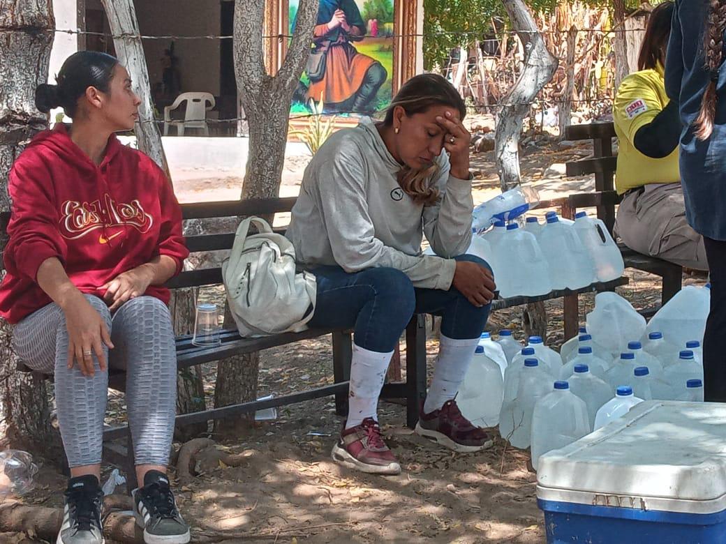$!Tere se suma a brigada contra el incendio en el cerro del Yauco, en Rosario