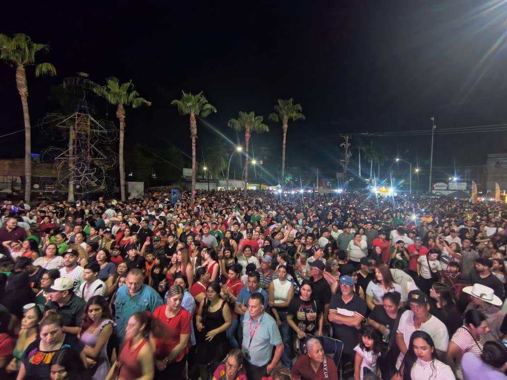 $!Ahome vibra al ritmo de Banda La Asertiva en la Fiesta Mexicana