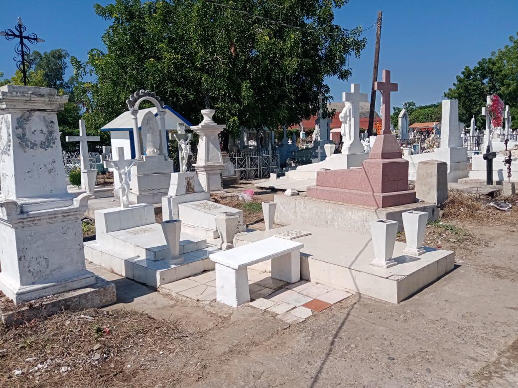 $!Tranquilo, Día de los Angelitos en el panteón municipal de Rosario