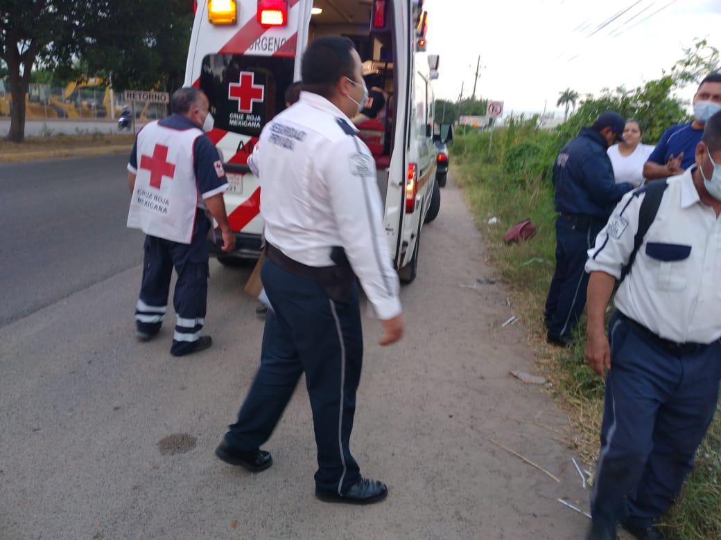 $!Motociclista se lesiona al derrapar en la sindicatura de Aguaruto, en Culiacán