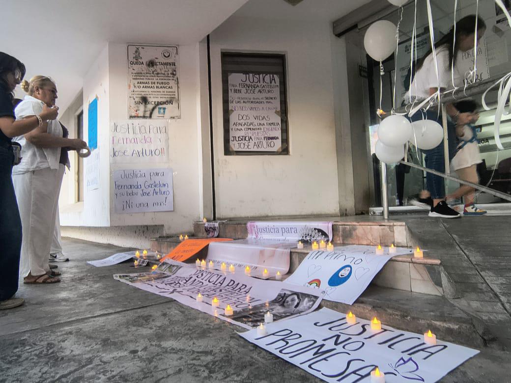 $!Exigen justicia por el asesinato de María Fernanda y su bebé en Los Mochis