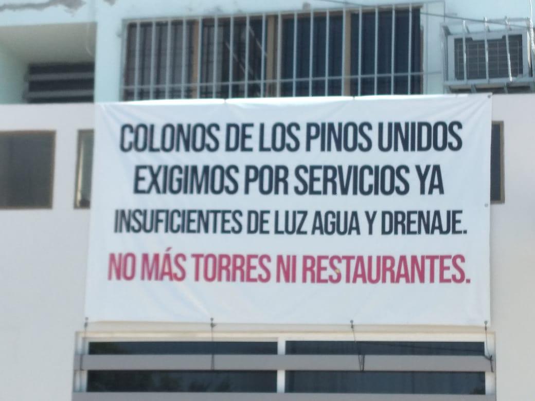 $!Exigen en colonia de Mazatlán que no se instalen más torres y restaurantes por ineficientes servicios de luz, agua y drenaje