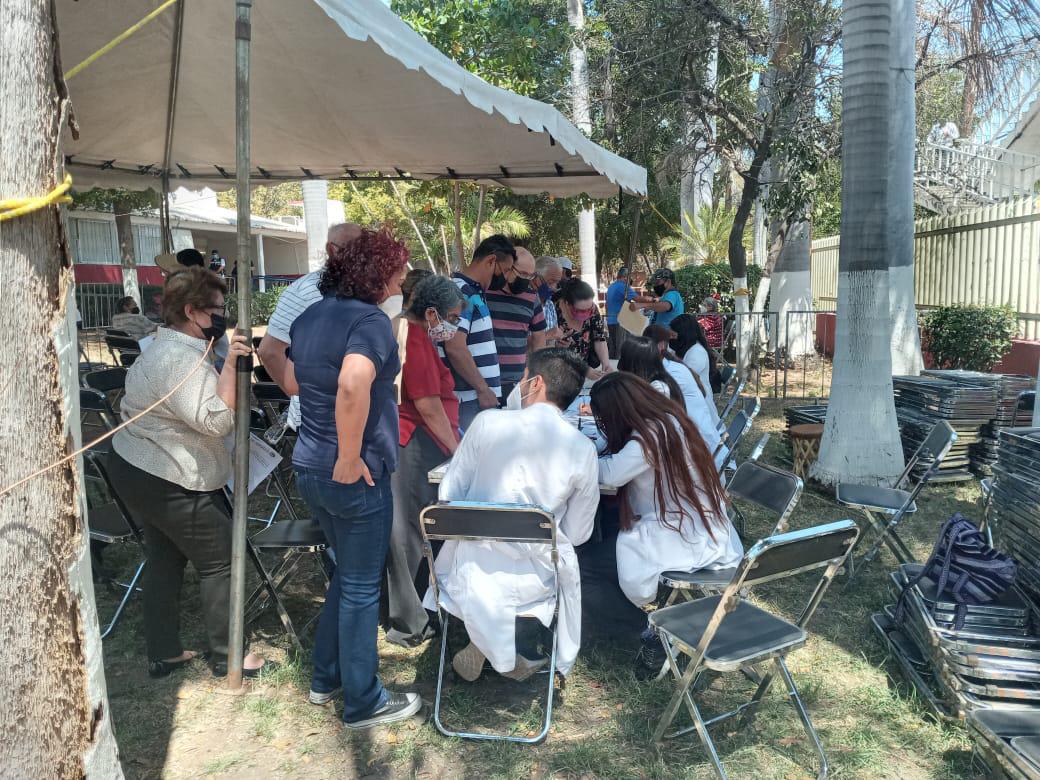 $!Destacan orden y agilidad de centros de vacunación en Culiacán