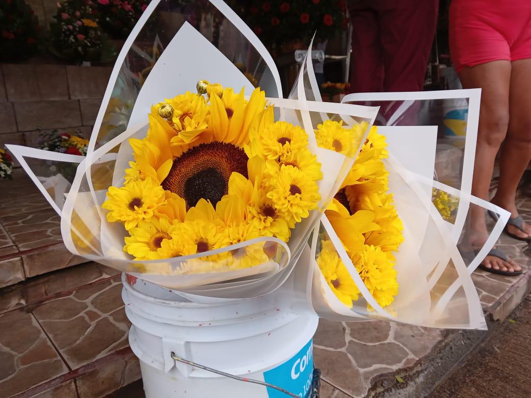 $!¿Ya regalaste flores amarillas hoy?; esperan floristas que ‘Efecto Floricienta’ rebase ventas del 14 de febrero