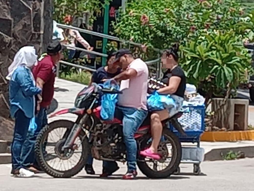 $!Familias de la sierra de Rosario bajan por provisiones