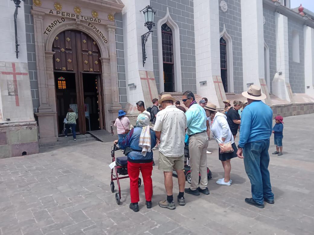 $!Llega crucero turístico con 5 mil 463 personas en total este martes a Mazatlán