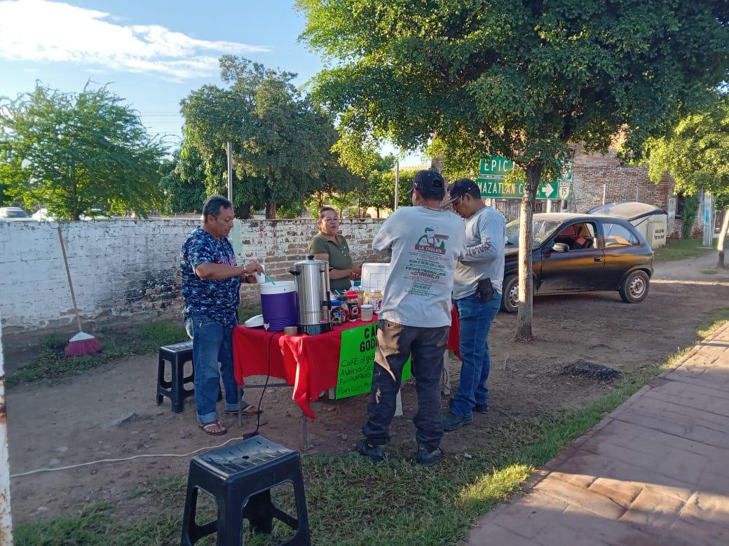 $!Inicia la tradicional venta de atole y gorditas en Rosario