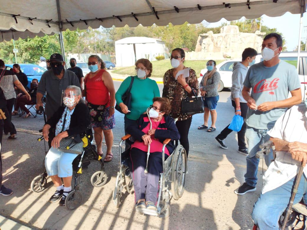 $!Adultos mayores aplauden llegada de vacunas a Mazatlán