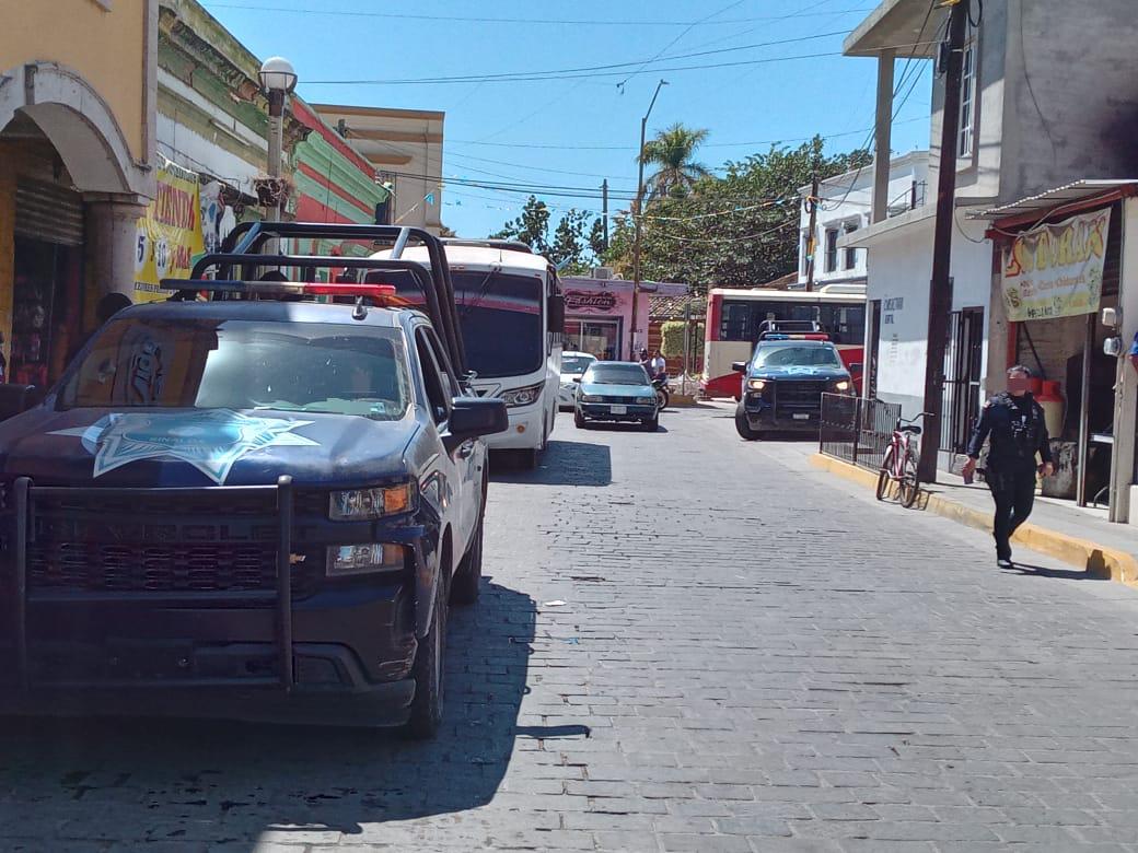 $!Apoyan a familias a descender de la zona serrana de Rosario para adquirir víveres