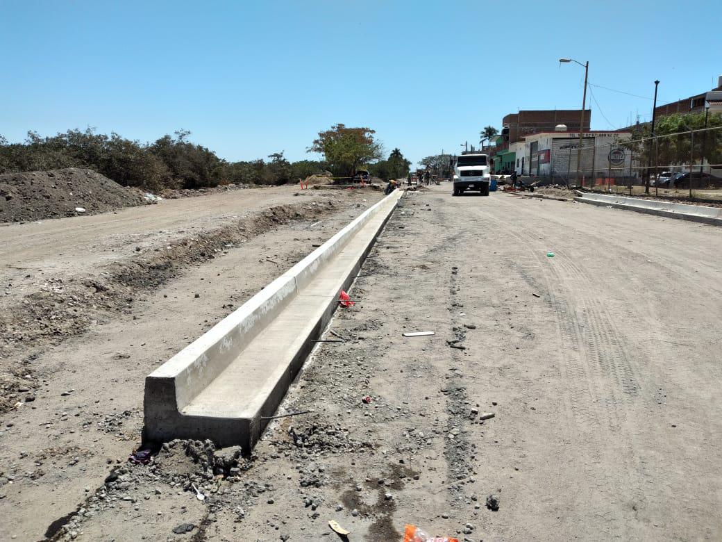 $!Quirino supervisa la pavimentación de Avenida Circunvalación, en Mazatlán