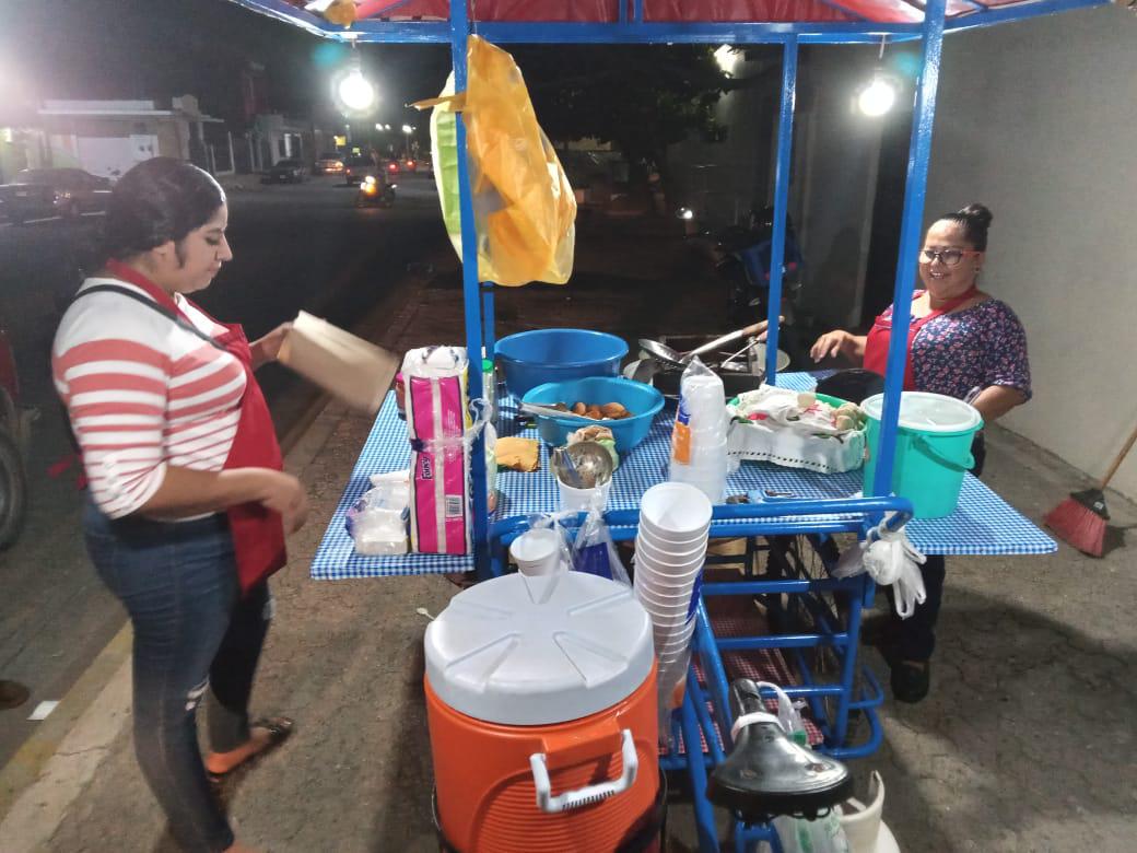 $!Inicia la tradicional venta de atole y gorditas en Rosario