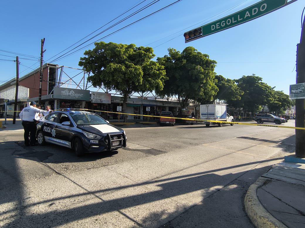 $!Mujer pierde la vida tras ser atropellada en el centro de Los Mochis; conductor huyó del sitio