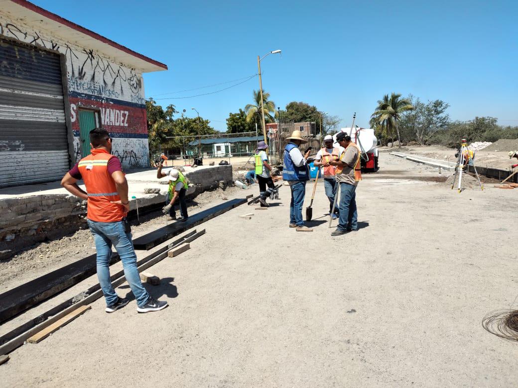 $!Quirino supervisa la pavimentación de Avenida Circunvalación, en Mazatlán
