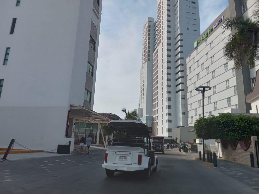 $!Inicia Par Vial en avenida Playa Gaviotas para agilizar circulación en la Zona Dorada de Mazatlán