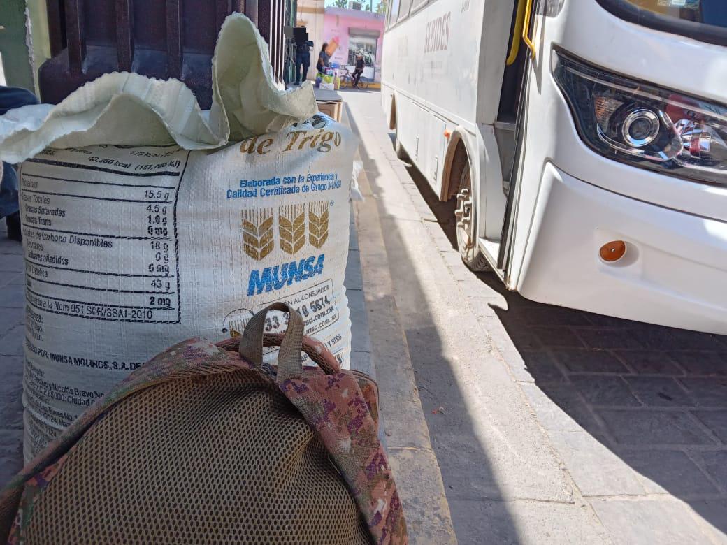 $!Apoyan a familias a descender de la zona serrana de Rosario para adquirir víveres