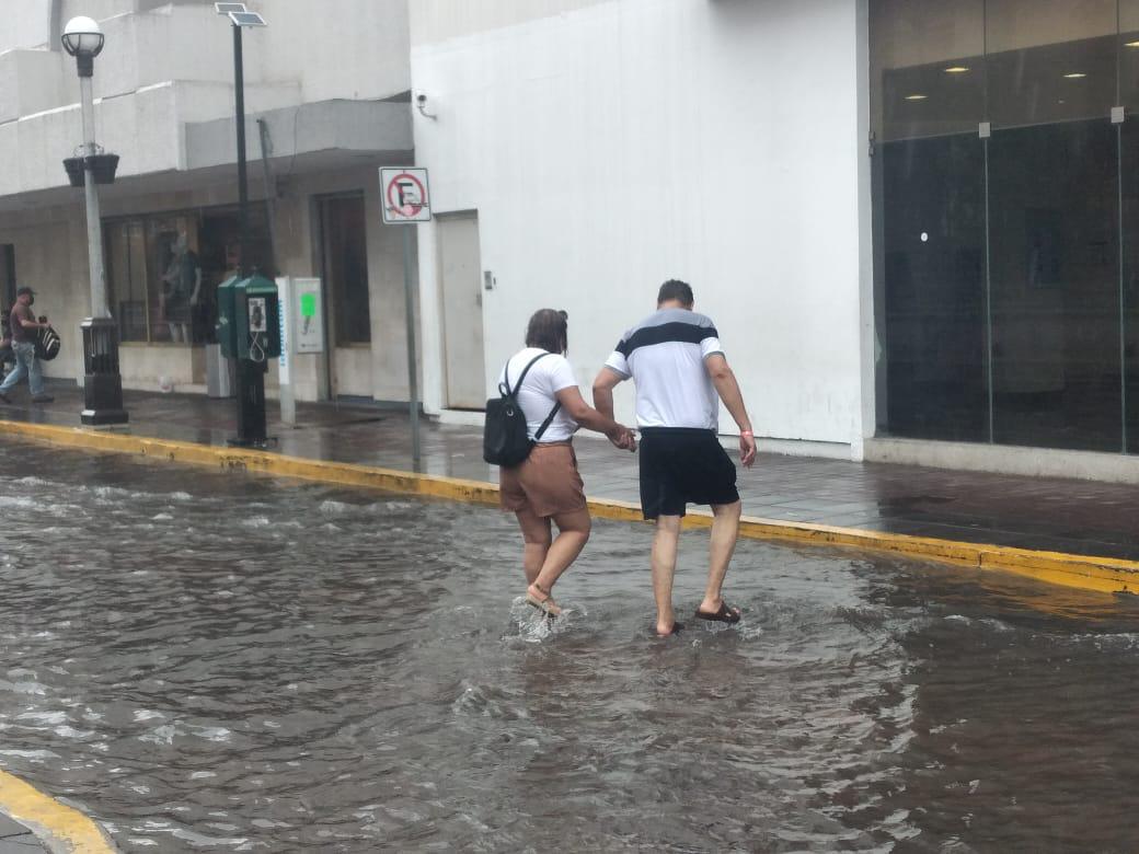 $!Las lluvias provocadas por la tormenta Enrique paralizan a Mazatlán
