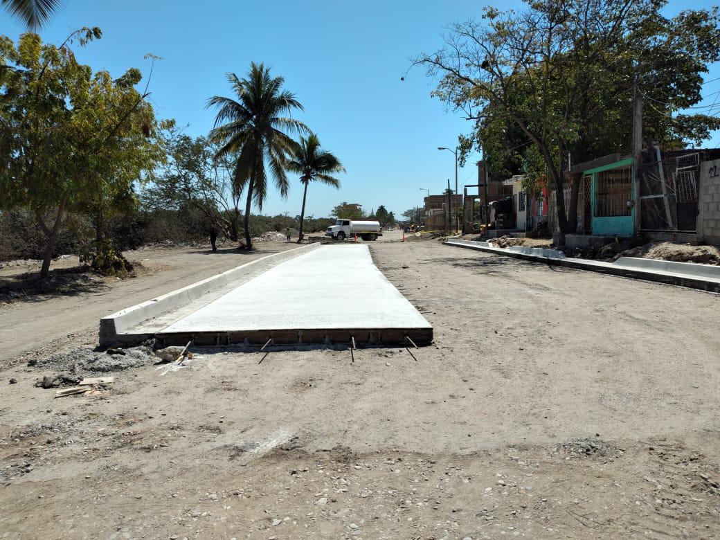$!Quirino supervisa la pavimentación de Avenida Circunvalación, en Mazatlán