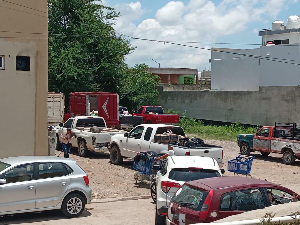 $!Familias de la sierra de Rosario bajan por provisiones