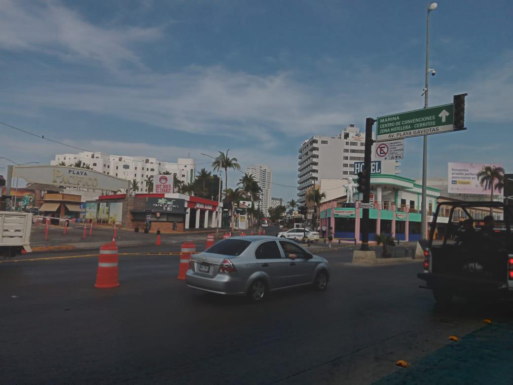 $!Inicia Par Vial en avenida Playa Gaviotas para agilizar circulación en la Zona Dorada de Mazatlán