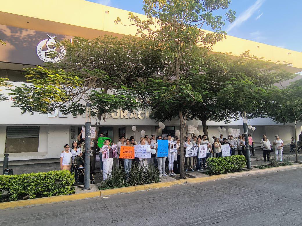 $!Exigen justicia por el asesinato de María Fernanda y su bebé en Los Mochis