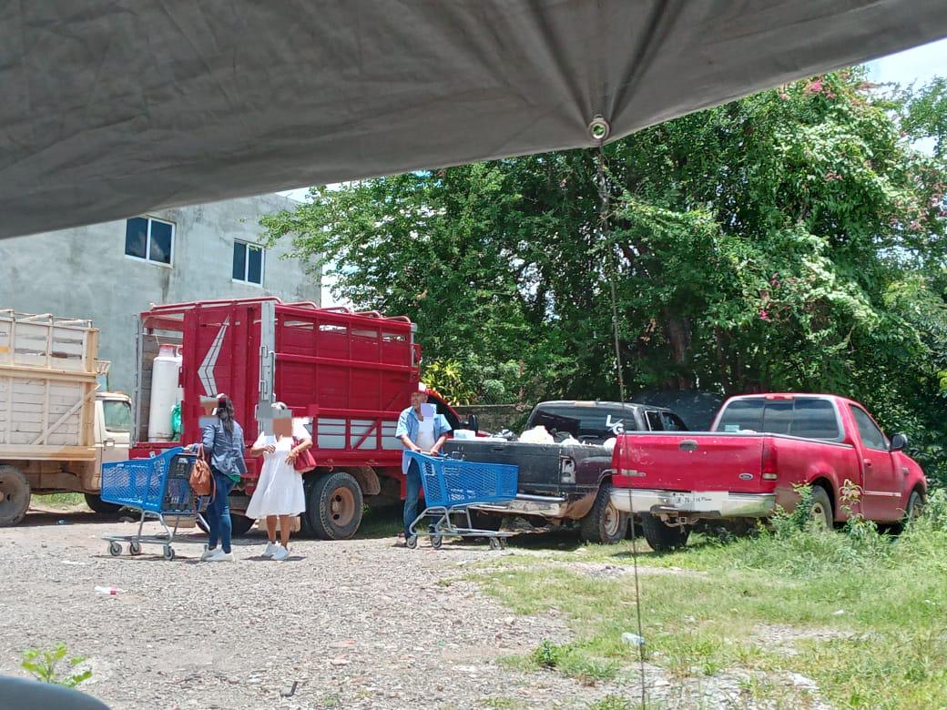 $!Familias de la sierra de Rosario bajan por provisiones