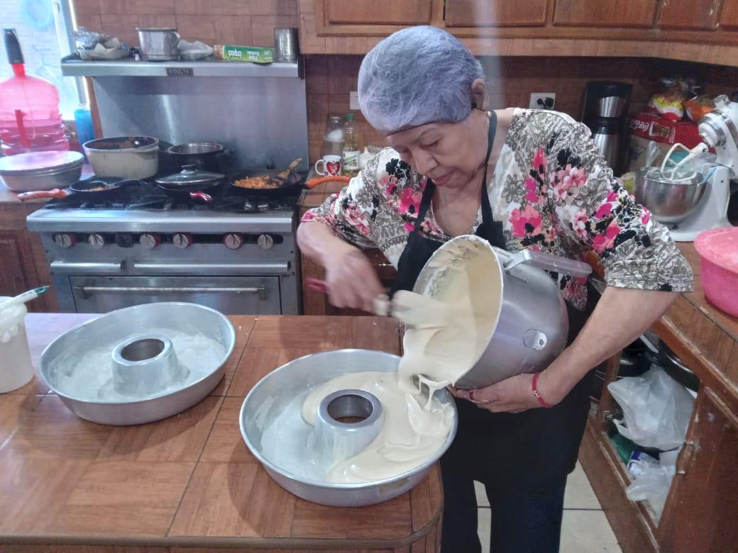 $!Elvia lleva 63 años endulzando el Día de Reyes con sus roscas en Rosario