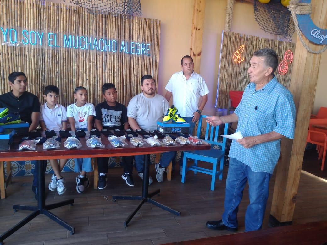$!Vagos FC recibe apoyo de material deportivo
