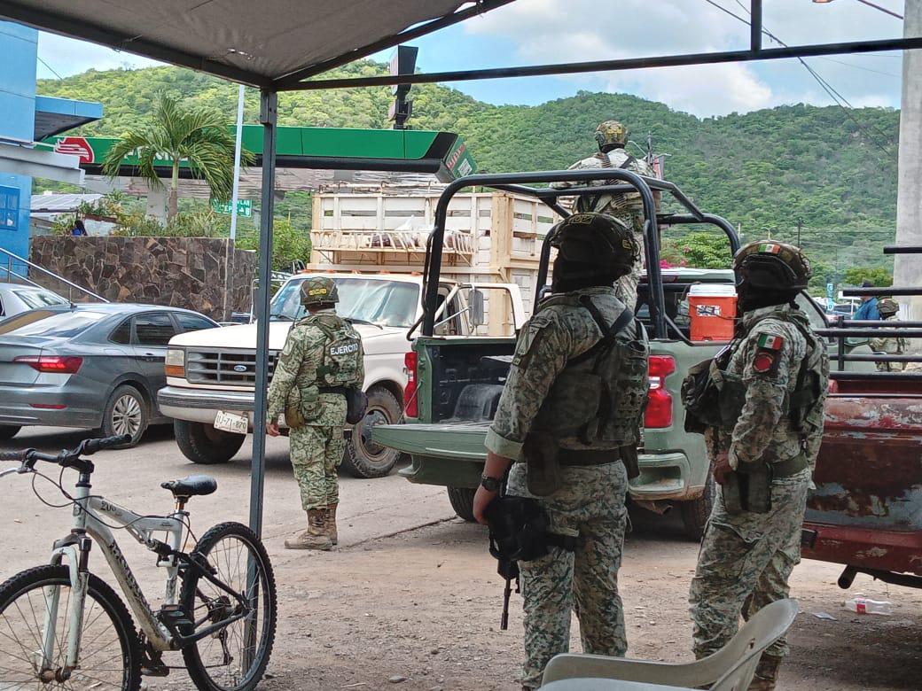 $!Familias de la sierra de Rosario bajan por provisiones