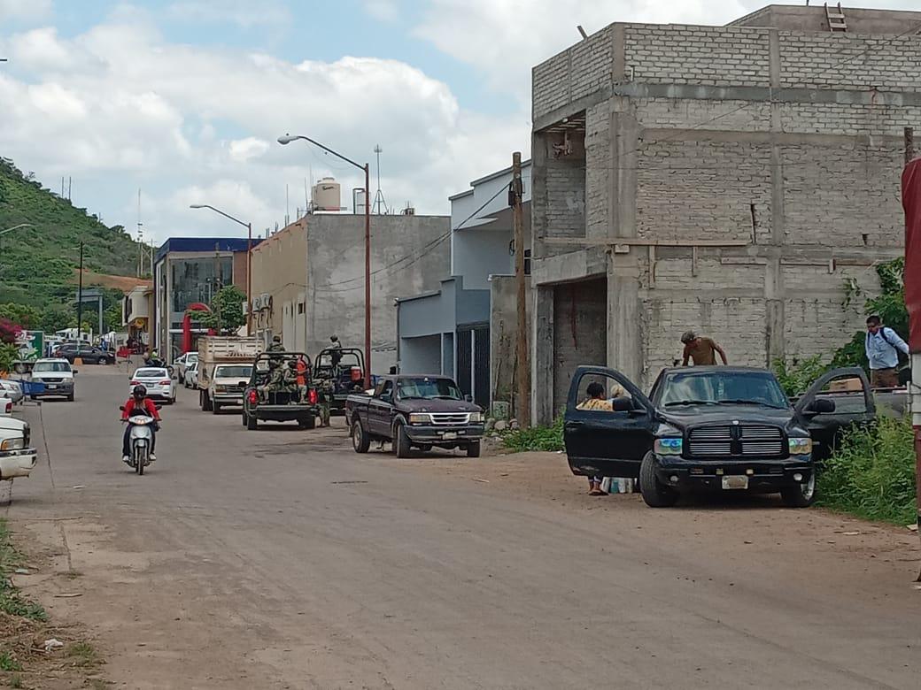 $!Familias de la sierra de Rosario bajan por provisiones