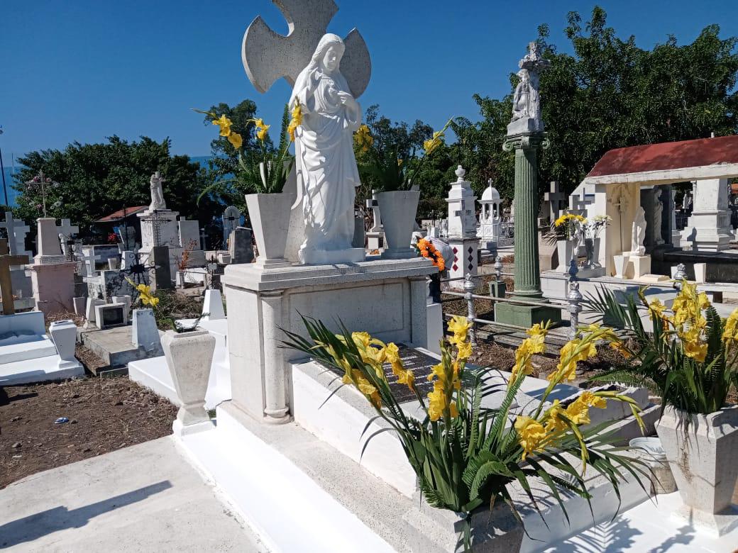 $!Tranquilo, Día de los Angelitos en el panteón municipal de Rosario