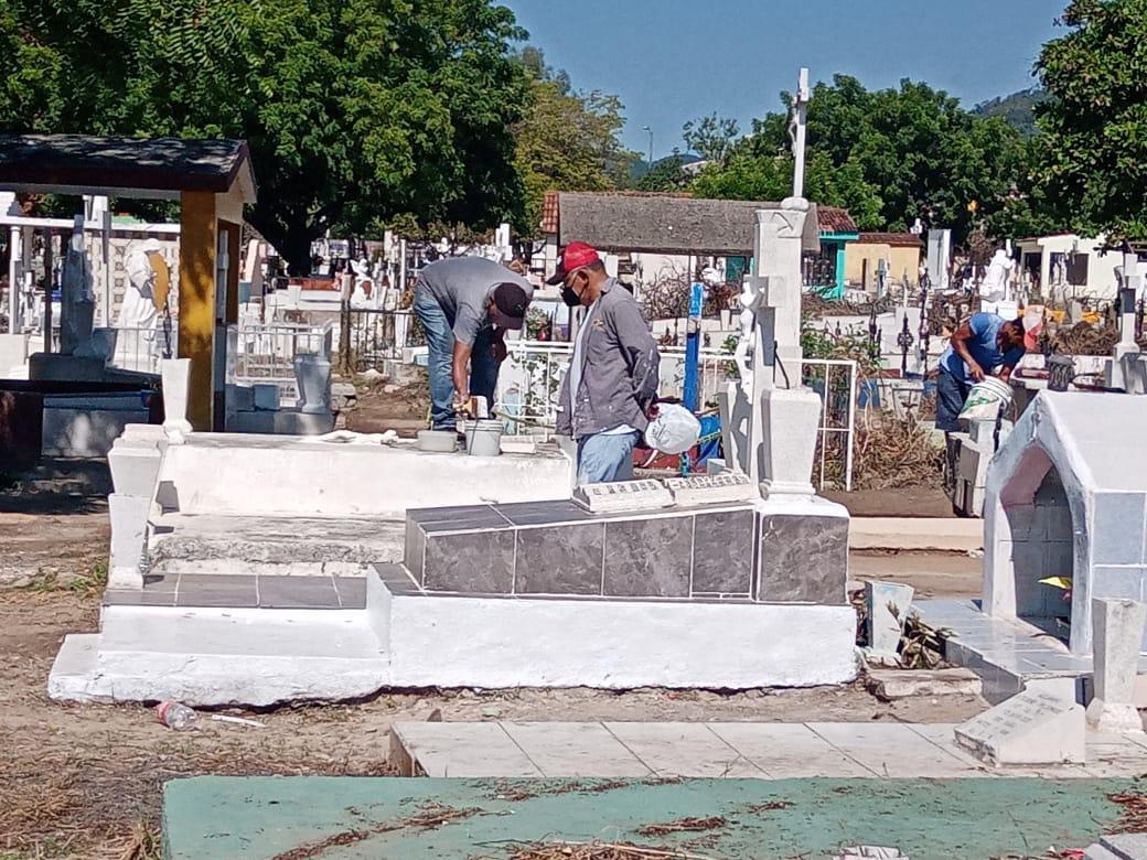 $!Tranquilo, Día de los Angelitos en el panteón municipal de Rosario