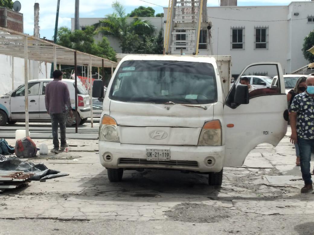$!Impiden a Regidora entrar a estacionamiento del Ayuntamiento de Mazatlán