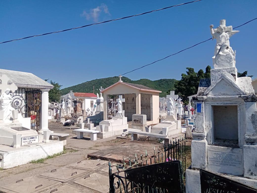 $!Tranquilo, Día de los Angelitos en el panteón municipal de Rosario