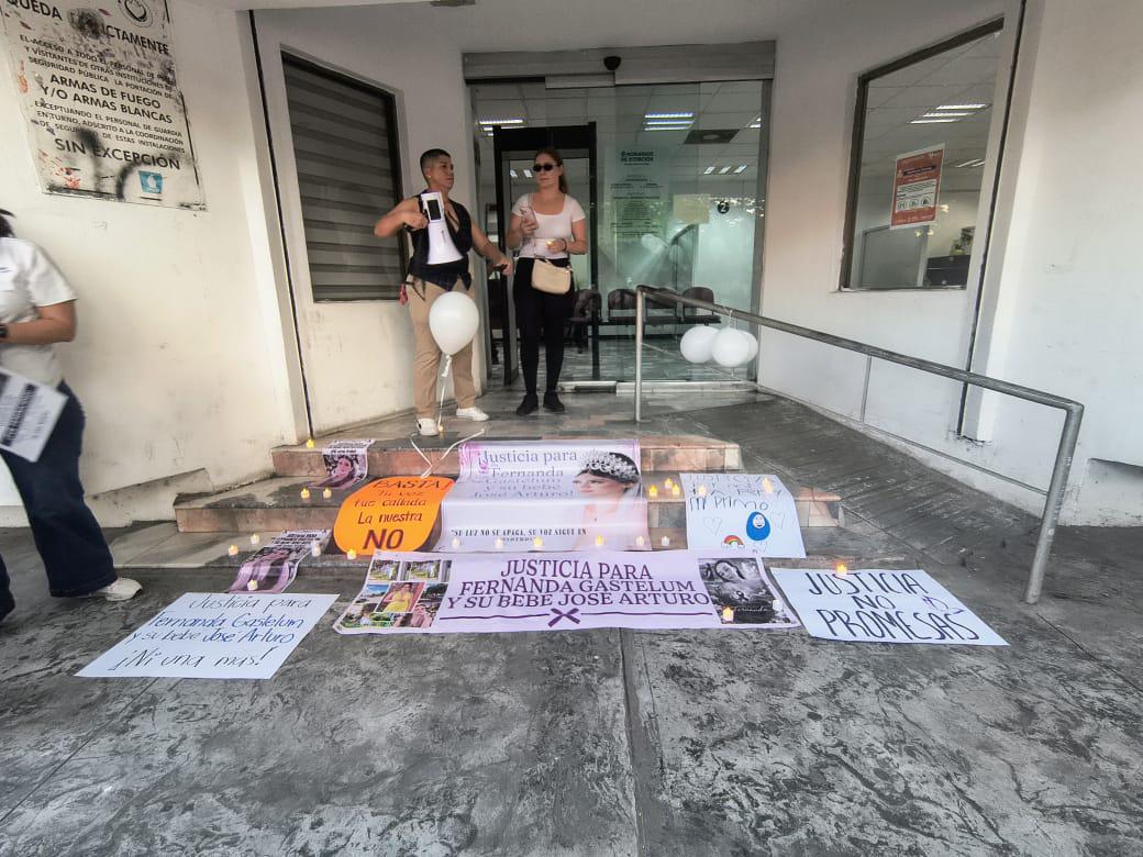 $!Exigen justicia por el asesinato de María Fernanda y su bebé en Los Mochis