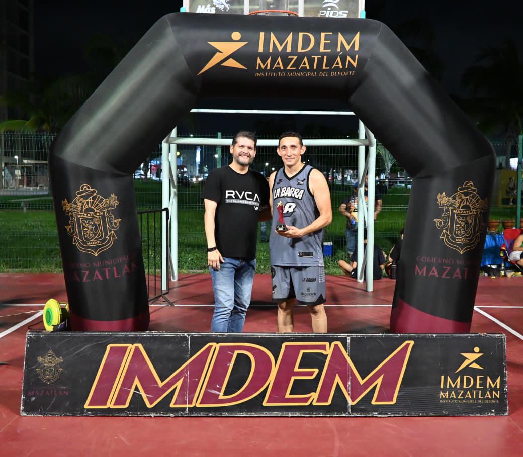 $!Imponen su juego los nuevos reyes de la Liga de Baloncesto del Parque Lineal