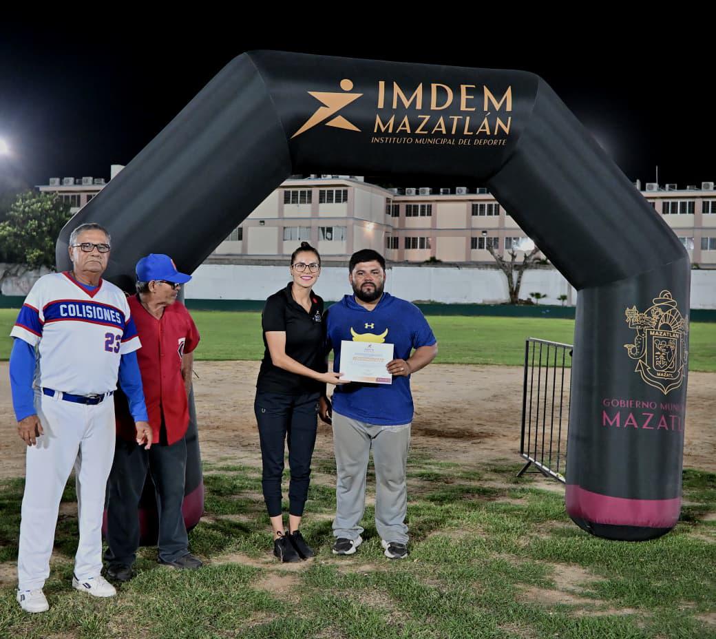 $!Arranca temporada 2025 de las Ligas Nocturna y Sabatina de Beisbol en Mazatlán