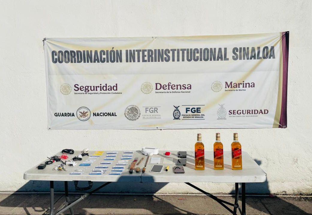 $!Decomisan botellas de whisky y celulares dentro del Penal de Aguaruto, en Culiacán