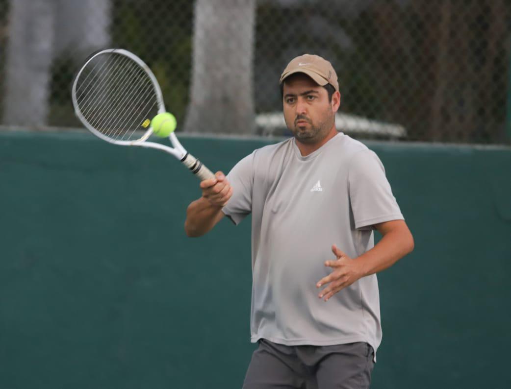 $!Santiago Prieto domina a su rival en Tenis Copa Primavera