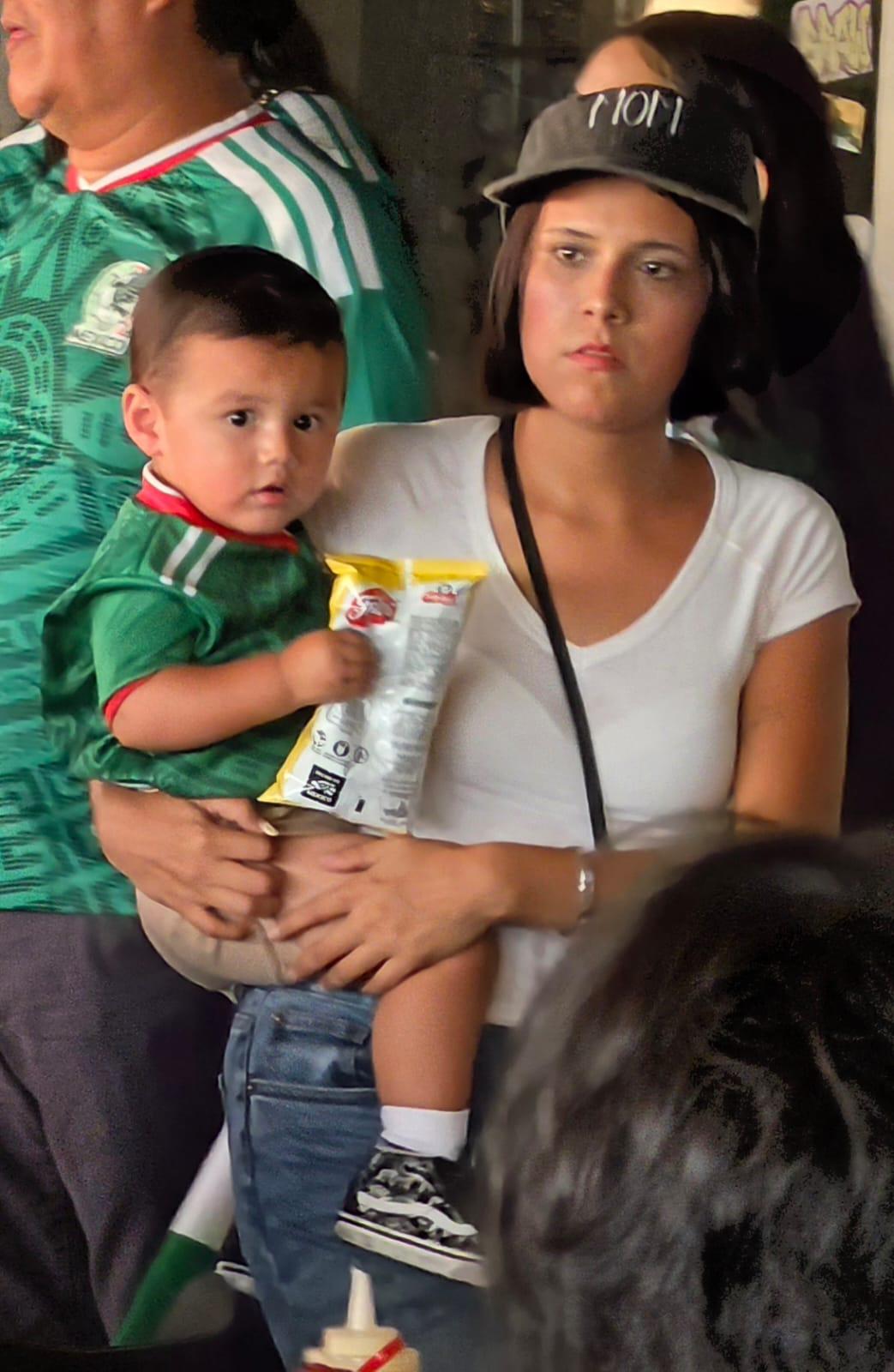 $!Esperan aficionados en Olas Altas disfrutar del partido de México contra Ecuador