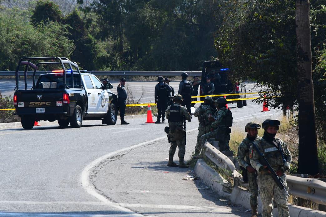 $!Joven es asesinado a balazos en la autopista Mazatlán-Culiacán