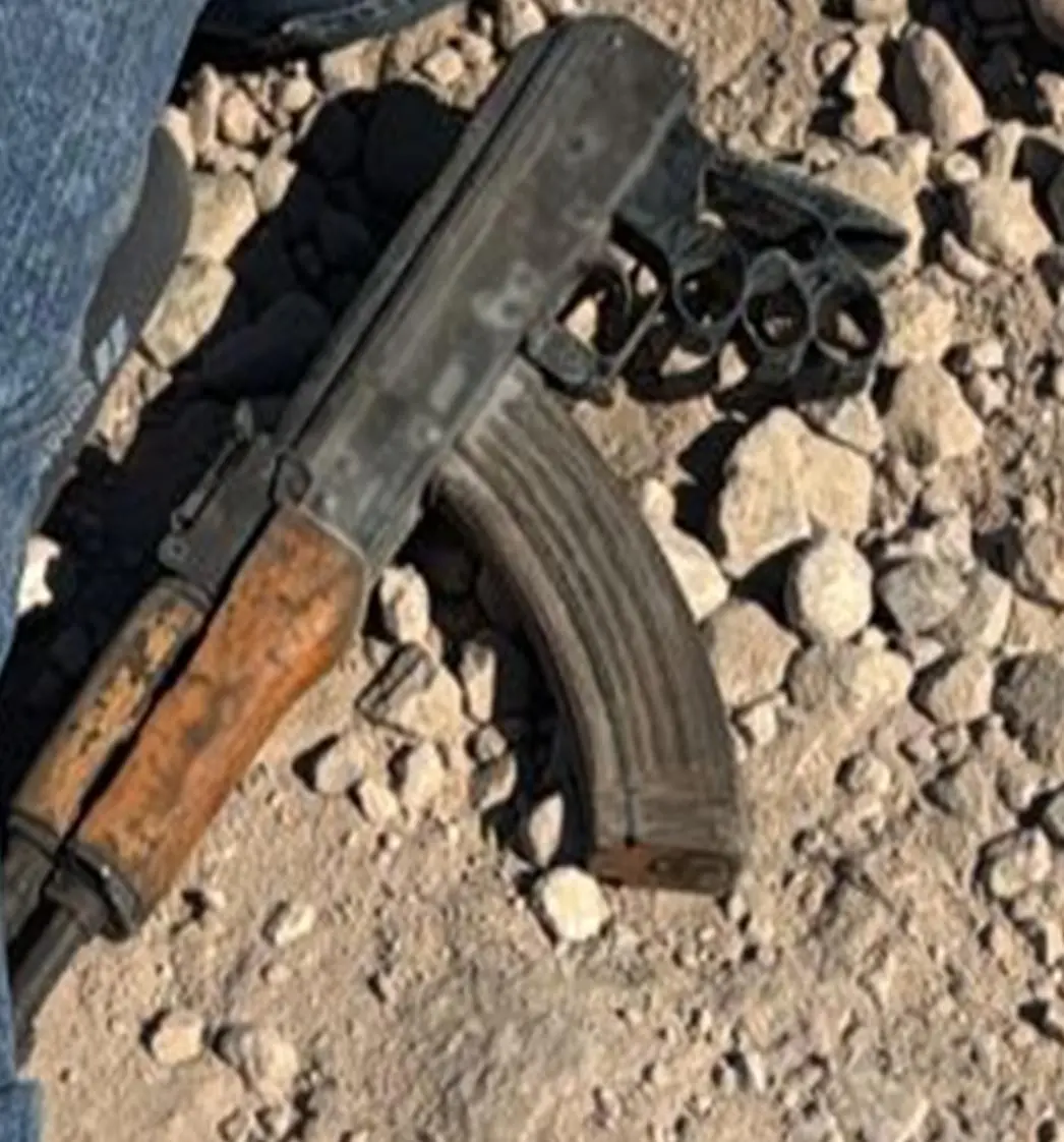 $!Ejército asegura armamento y motocicletas tras operativo en Escuinapa