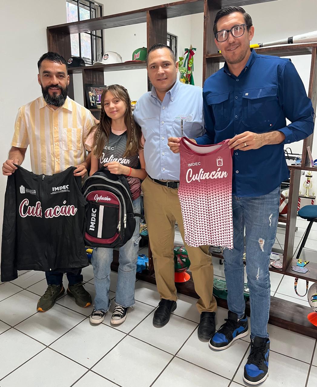 $!Recibe director del Imdec a paraatleta Valeria Arredondo
