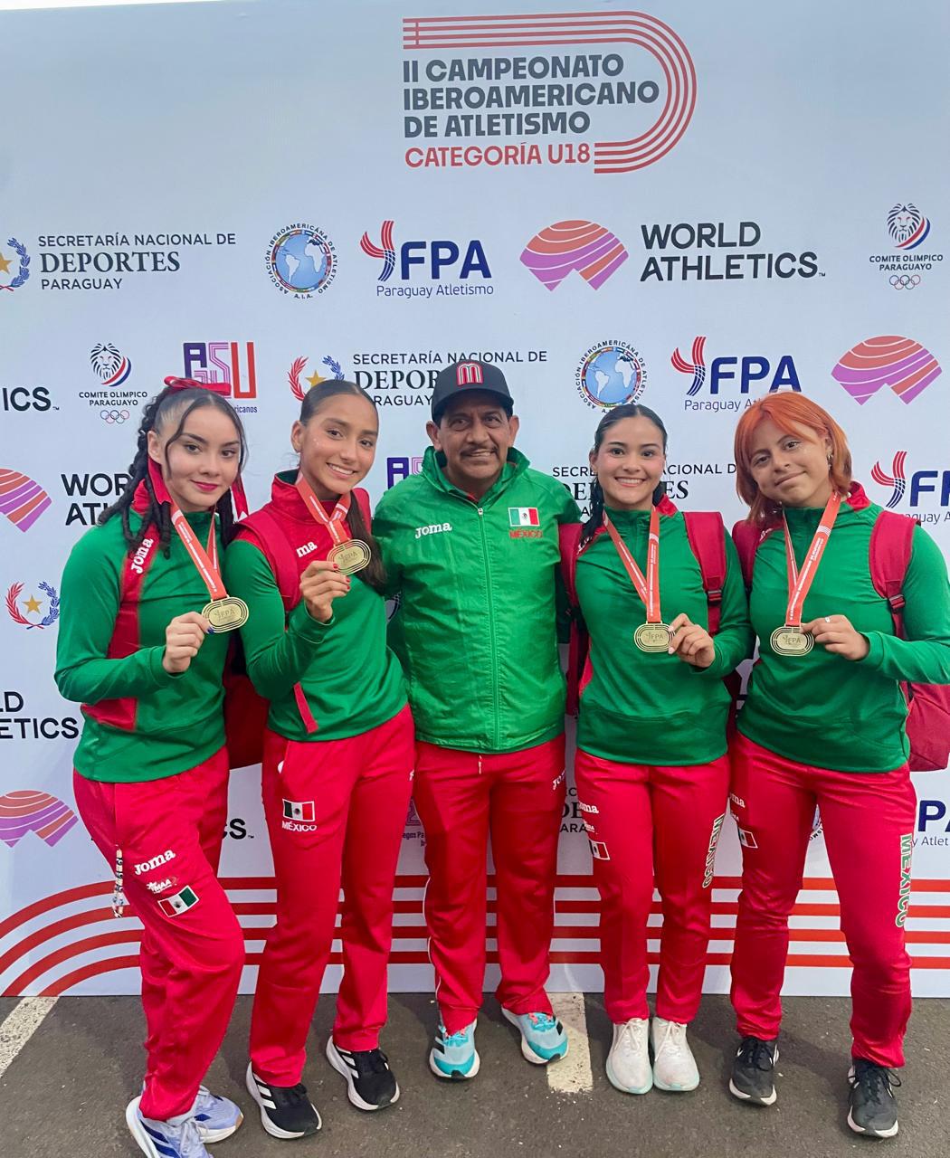 $!¡Es de bronce! La mazatleca Jennifer Valeria Tirado Chavarín sube al podio del Iberoamericano de Atletismo Sub 18