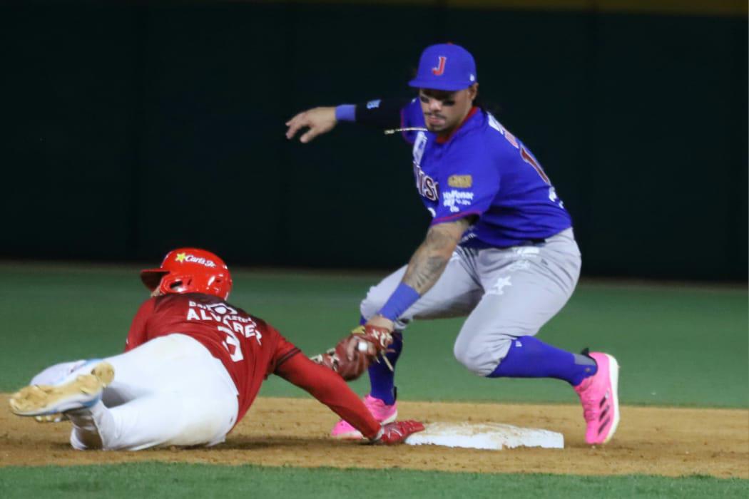 $!Venados dejan tendidos a Charros en extrainnings y empatan la serie en Mazatlán