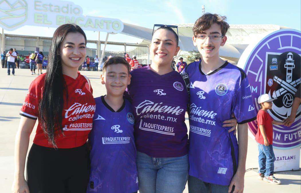 $!Fernanda, Santiago Claudia y Ángel Zataráin.