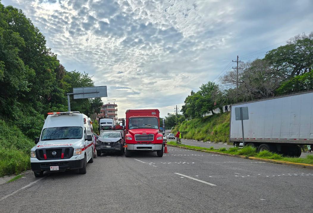 $!Se registra carambola entre 4 vehículos en la carretera México 15 en Rosario