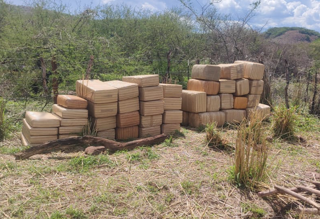 $!Ejército asegura casi media tonelada de mariguana en zona serrana de Badiraguato